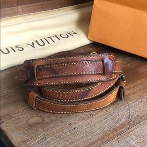 B Louis Vuitton crossbody strap vintage dark